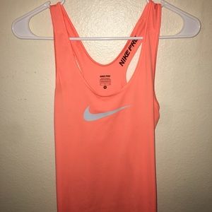 nike workout tank top